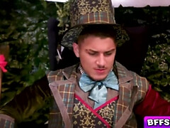 Grote lul, Bruinharig, Diep in de keel, Fetisj, Handbeurt, Tatoeage, Tiener, Tieten likken