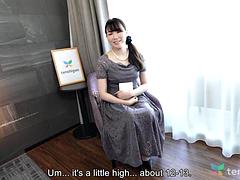 Asiatique, Gros seins, Sucer une bite, Rondelette, Tir de sperme, Femme au foyer, Rasée, Nénés