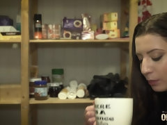 Chambre à dormir, Sucer une bite, Tir de sperme, Queue, Doigter, Branlette thaïlandaise, Cuisine, Domestique