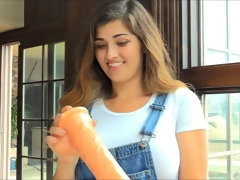 En gros plan de très près, Dansant, Extrême, Pénétrer avec le poing, Béant, Masturbation, Public, Solo