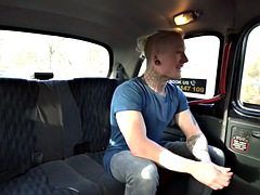 Любители, Большие сиськи, В машине, Белье, Милф
