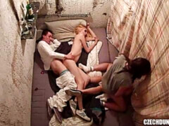 Blondine, Blasen, Braunhaarige, Gruppe, Handjob, Orgie, Jungendliche (18+), Hure