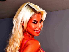 Grosse titten, Blondine, Blasen, Hundestellung, Handjob, Milf, Strümpfe, Entkleiden