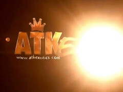 Juicy Ivory Logan vibes her love button to orgasm