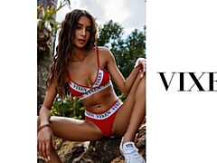 18 ans, Gros cul, Grosse bite, Gros seins, Sucer une bite, Brunette brune, En levrette, Adolescente