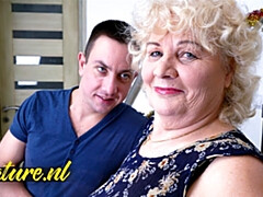 18 jaar, Grote kont, Pijpbeurt, Oudere vrouw, Omie, Likken, Natuurlijke tieten, Kut duiken