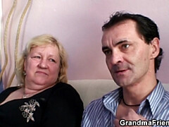 Blond, Rondborstig, Dubbele penetratie, Dik, Hardcore, Hd, Rijpe lesbienne, Trio