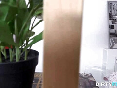 Sucer une bite, Brunette brune, Tir de sperme, Européenne, Léchez, Seins naturels, Chatte, Chevaucher