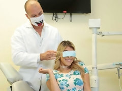 Blonde, Sucer une bite, Tir de sperme, Médecin, Double pénétration, Mère que j'aimerais baiser, Homme homme femme, Rasée