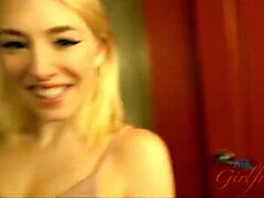 ブロンド, 中出し, バック, 手コキする, ハードコア, オナニー, 馬乗り, ティーン