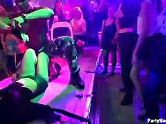 美女, フェラチオ, 茶髪の, グループ, 手コキする, ハードコア, 公共, オッパイの