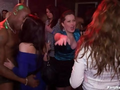 Amateur, Gros seins, Sucer une bite, Habillées, Lunettes, Groupe, Jarretelles, Echangistes