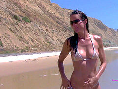 Brunette brune, Mère que j'aimerais baiser, Nénés