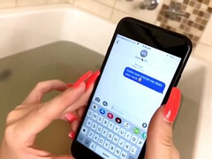 Salle de bains, Gros cul, Gros seins, Blonde, Plantureuse, Femme couguar, Tatouage, Nénés