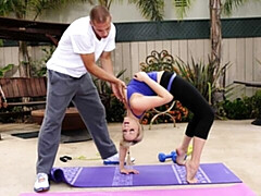 Grosser arsch, Grosser schwanz, Grosse titten, Blondine, Blasen, Hundestellung, Im freien