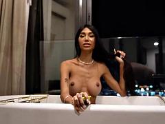 Beautiful Ladyboy Milk Blowjob in Bathtub CIM