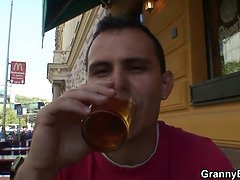 Schönheit, Blondine, Blasen, Kehlenfick, Handjob, Reif, Mutti, Stiefmutter