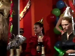 Grote lul, Blond, Bruinharig, Naakte man aangeklede vrouw, Fetisj, Groep, Hakken, Kousen