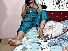 Sucer une bite, Couple, Tir de sperme, Conversation vulgaire, Doigter, Hd, Femme au foyer, Indienne