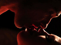 Noire, Sucer une bite, Homme nu et filles habillées, Preservatif, Mignonne, En levrette, Jarretelles, Nénés