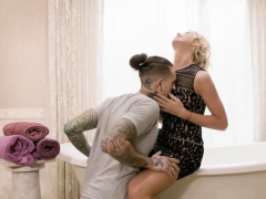 デカパイ, フェラチオ, シーメール