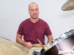 Culo, Lamer culo, Dormitorio, Morena, Semen en la boca, Lamidas, Tetas naturales, Pequeña