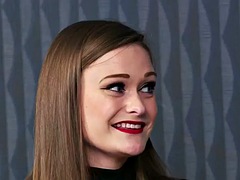 Lieveling, Brits, Bruinharig, Naakte man aangeklede vrouw, Handbeurt, Masturbatie, Verleid, Trio