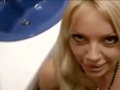 18 jaar, Gevangen, Duits, Rijpe lesbienne, Moeder die ik wil neuken, Moeder, Verleid, Tiener