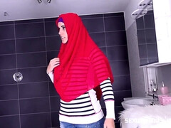 Arabisch, Lieveling, Grote kont, Grote lul, Pijpbeurt, Rondborstig, Diep in de keel, Tieten likken