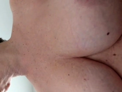 Enthousiasteling, Bruinharig, Omie, Rijpe lesbienne, Tepels