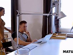 Blond, Pijpbeurt, Oudere vrouw, Rijpe lesbienne, Moeder die ik wil neuken, Moeder, Natuurlijke tieten, Realiteit