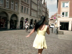 Blond, Bruinharig, Hondjeshouding, Jurk, Buiten, Openbaar, Kut duiken