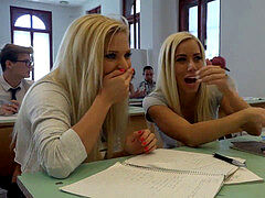 Sucer une bite, Tir de sperme, Groupe, Chatte, Suçant, Adolescente, Plan cul à trois