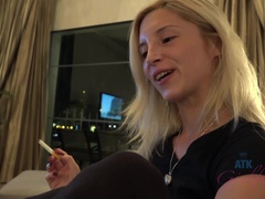 Amateur, Culo, Mamada, Masturbacion con pies, Pequeña, Coño, Flaco, Fumando