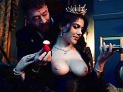 Grosser schwanz, Grosse titten, Blasen, Braunhaarige, Hundestellung, Behaart, Natürlichen titten, Muschi