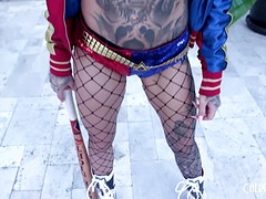 Grosse bite, Gros seins, Sucer une bite, Poilue, Monstre, Chatte, Tatouage, Nénés