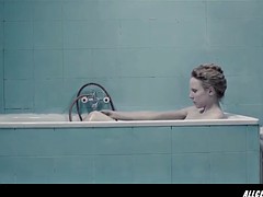 Julia Kijowska in United States Of Love