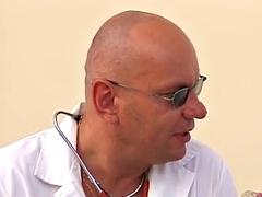 Leie, Tussi, Grosser schwanz, Deutsch, Hardcore, Krankenschwester, Rotschopf, Vintage