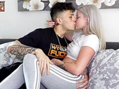 Verga grande, Mamada, Estilo perrito, Tetas naturales, Flaco, Tatuaje, Adolescente, Tetas