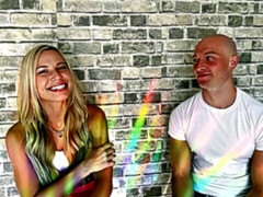 Arsch, Grosser arsch, Blondine, Blasen, Hundestellung, Handjob, Milf, Sport