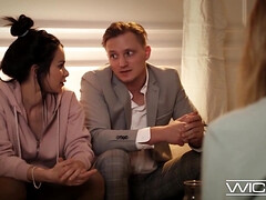 Nana, Gros cul, Grosse bite, Blonde, Sucer une bite, Gorge profonde, En levrette, Nénés