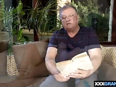 Mamada, Estilo perrito, Lamidas, Tetas naturales, Coño, Afeitado, Flaco, Adolescente