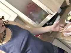 Enthousiasteling, Grote mammen, Blond, Handbeurt, Ondergoed, Moeder die ik wil neuken, Openbaar, Tieten likken