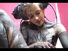 Anal, Cul à la bouche, Femelle, Béant, Masturbation, Nue, Piercing, Tatouage