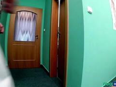 Salle de bains, Sucer une bite, Tchèque, Masturbation, Jupe, Tatouage, Nénés, Uniforme