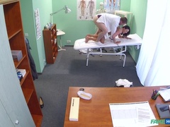 Blasen, Betrug, Arzt, Hundestellung, Handjob, Krankenschwester, Arsch lecken, Uniform