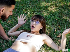 Grosse bite, Gros seins, Sucer une bite, En levrette, Souple, Seins naturels, Maigrichonne, Adolescente