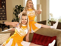 18 años, Culo grande, Penetracion con dedos, Besar, Lamidas, Lencería, Masturbación, Tetas