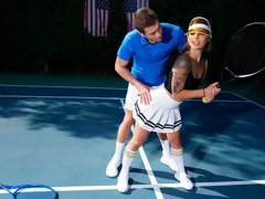 お尻, フェラチオ, 茶髪の, バック, 指いじり, ハードコア, アウトドア, タトゥー