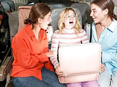 指いじり, キス, レズビアン, なめる, ガリガリ, ストリッピング, ティーン, オッパイの